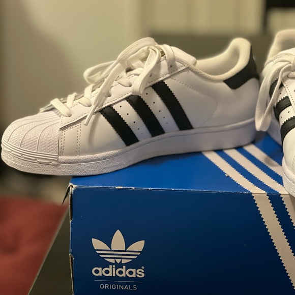 Adidas original sneakers size 5 1/2 kids size brand new - Picture 3 of 5